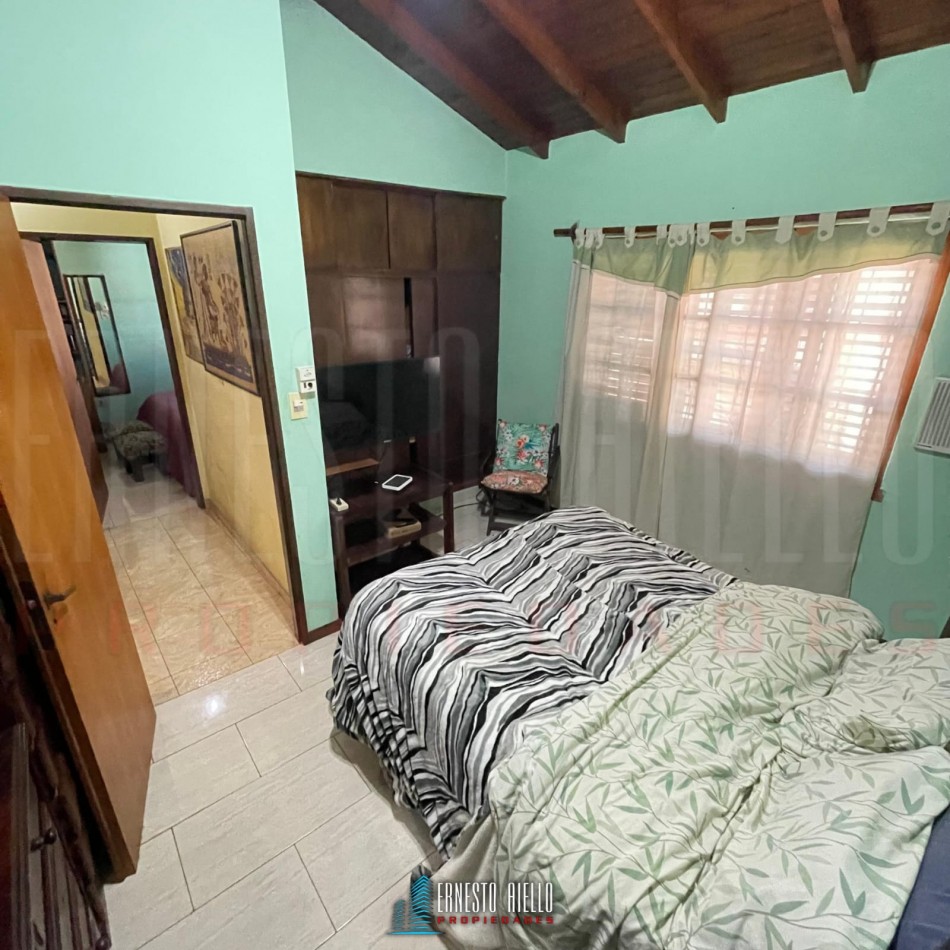 VENTA CASA 3 AMBIENTES CON GARAGE Y TERRAZA, QUILMES.