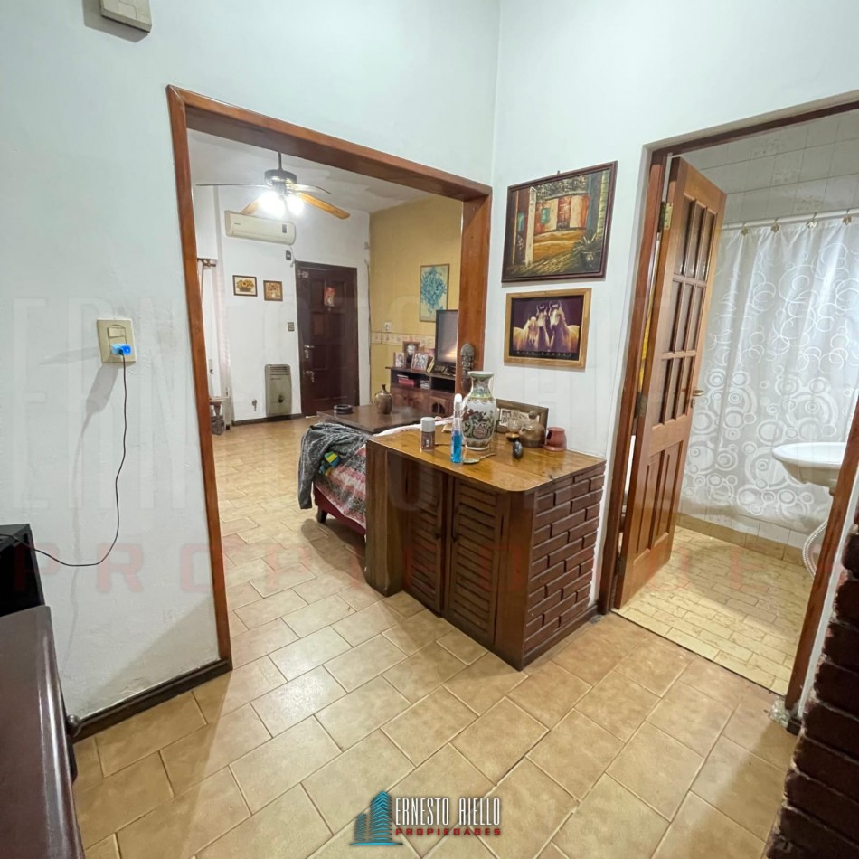 VENTA CASA 3 AMBIENTES CON GARAGE Y TERRAZA, QUILMES.