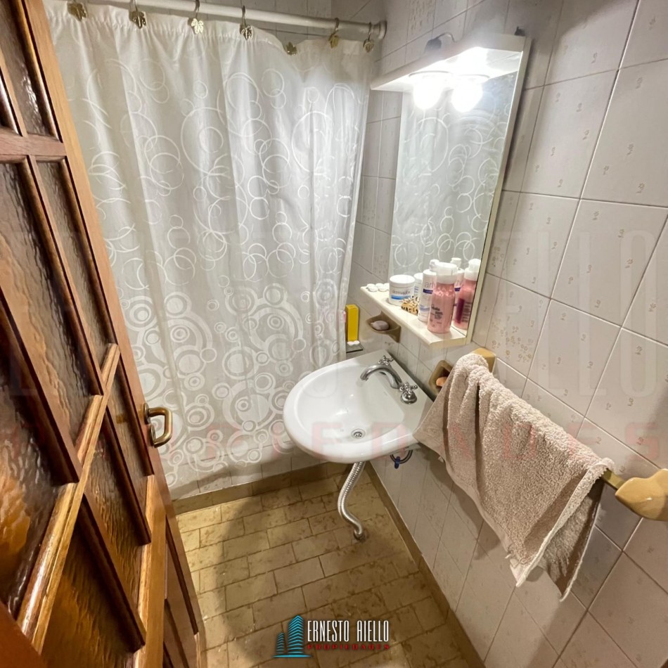 VENTA CASA 3 AMBIENTES CON GARAGE Y TERRAZA, QUILMES.