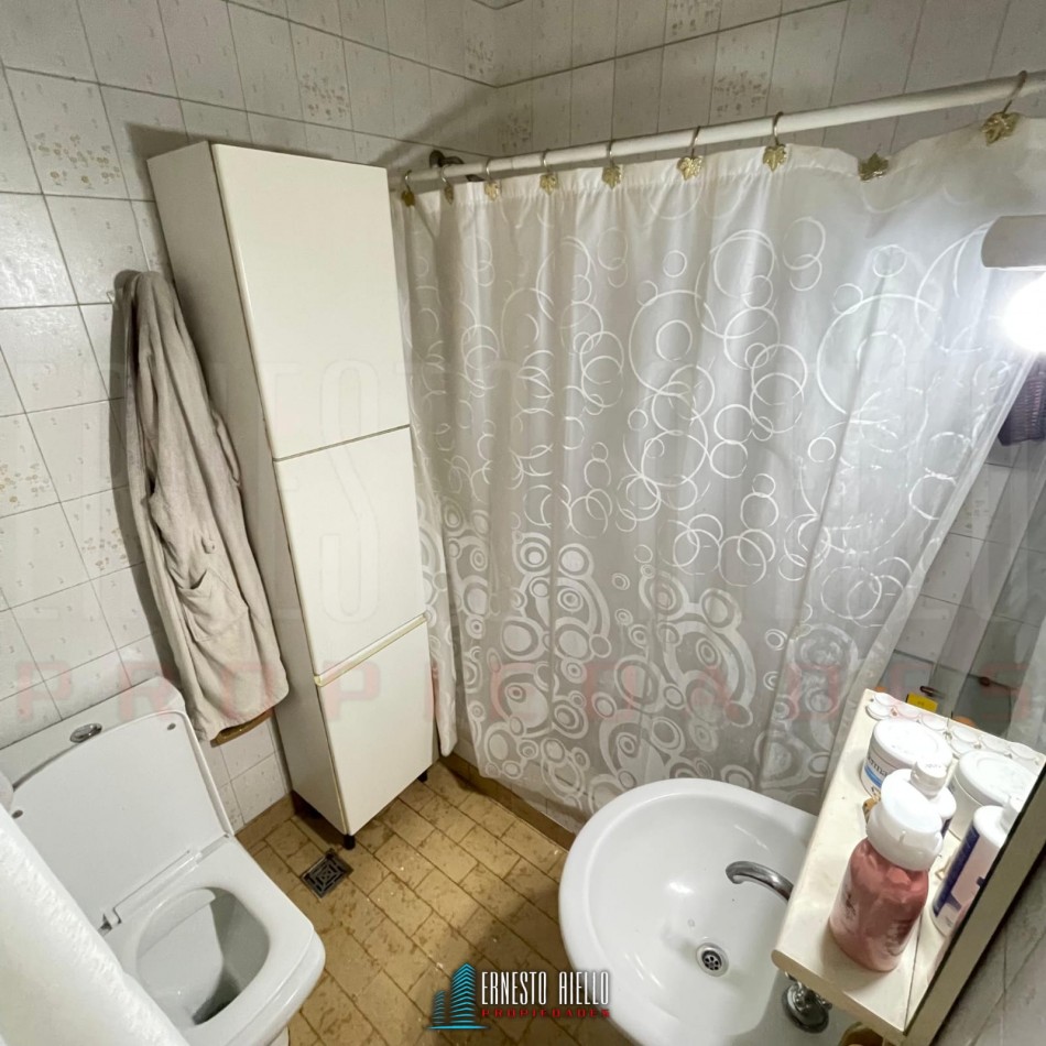 VENTA CASA 3 AMBIENTES CON GARAGE Y TERRAZA, QUILMES.