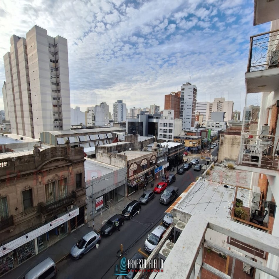 ALQUILER DEPARTAMENTO 2 AMBIENTES CON BALCON, COCHERA Y BAULERA, QUILMES CENTRO.
