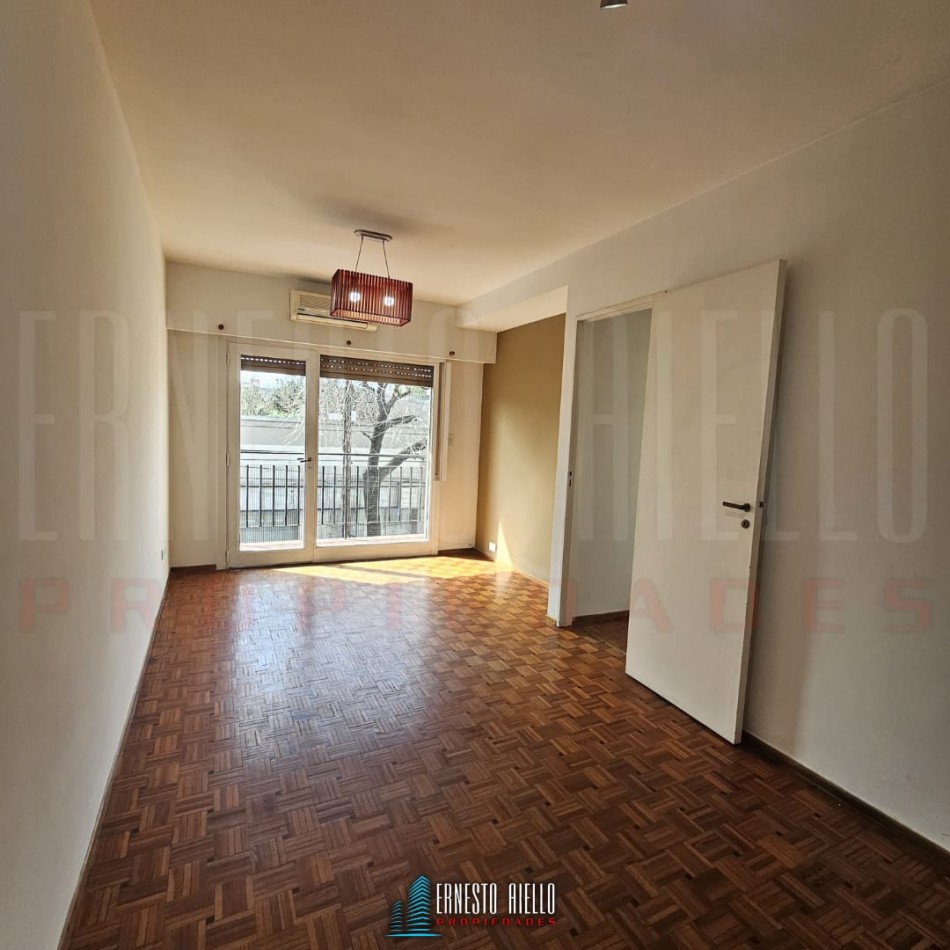 VENTA DEPARTAMENTO 2 AMBIENTES CON BALCON, QUILMES CENTRO.