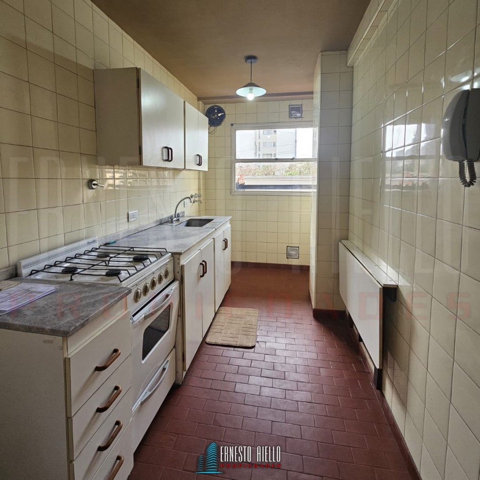 VENTA DEPARTAMENTO 2 AMBIENTES CON BALCON, QUILMES CENTRO.