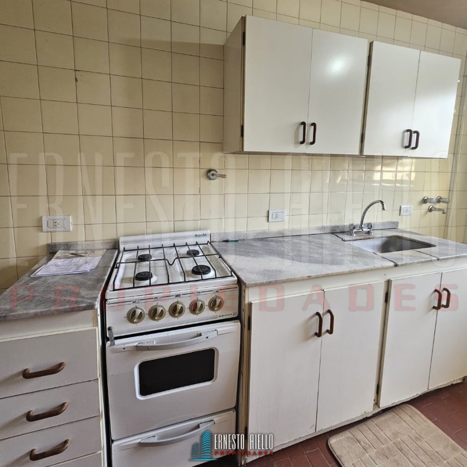 VENTA DEPARTAMENTO 2 AMBIENTES CON BALCON, QUILMES CENTRO.