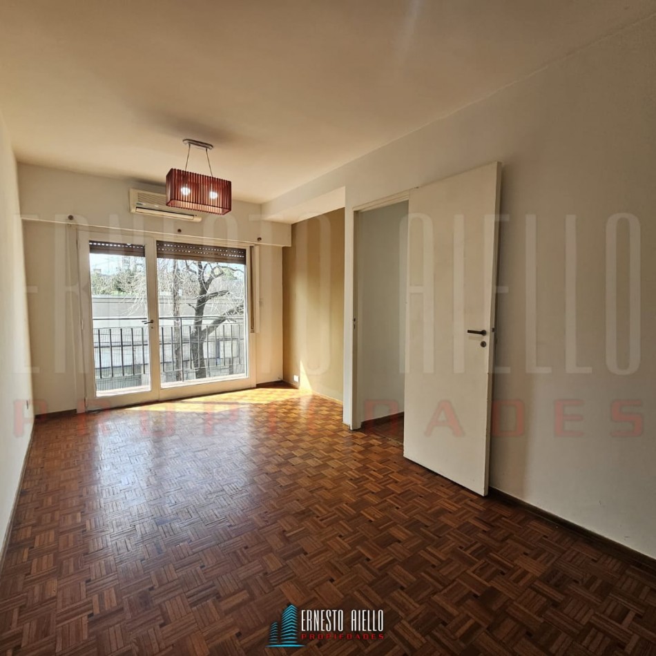 VENTA DEPARTAMENTO 2 AMBIENTES CON BALCON, QUILMES CENTRO.