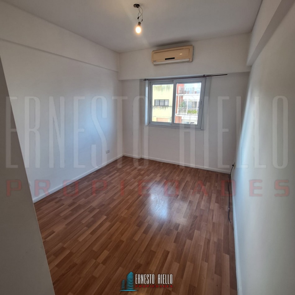 ALQUILER DEPARTAMENTO 2 AMBIENTES CON BALCON, COCHERA Y BAULERA, QUILMES CENTRO.