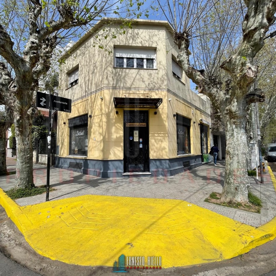 ALQUILER LOCAL COMERCIAL SUP TOT: 67m2 EN ESQUINA, BERNAL CENTRO.