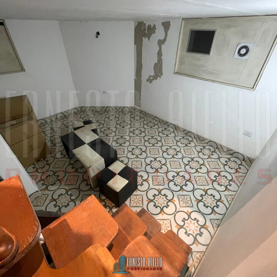 ALQUILER LOCAL COMERCIAL SUP TOT: 67m2 EN ESQUINA, BERNAL CENTRO.