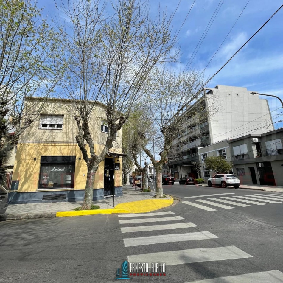ALQUILER LOCAL COMERCIAL SUP TOT: 67m2 EN ESQUINA, BERNAL CENTRO.