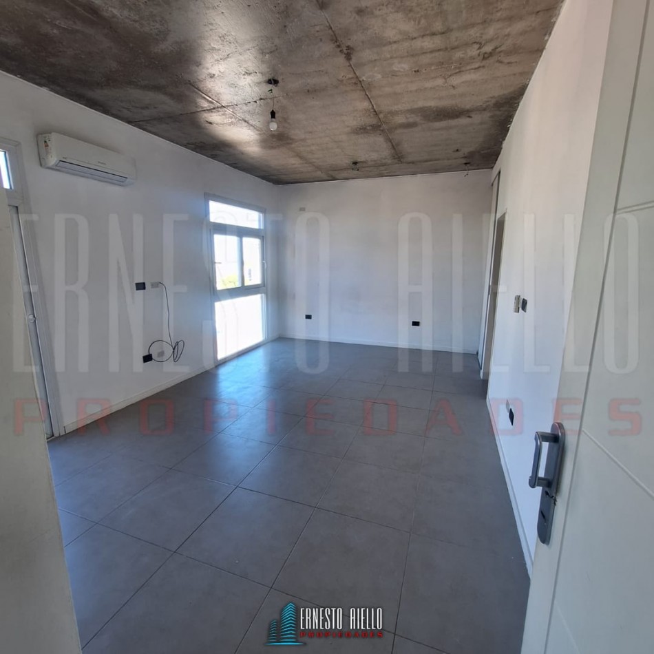 VENTA MONOAMBIENTE OFICINA / CONSULTORIO APTO PROFESIONAL, QUILMES CENTRO.