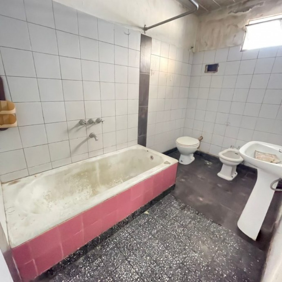 ALQUILER DEPARTAMENTO TIPO PH DE 3 AMBIENTES EN BERNAL.