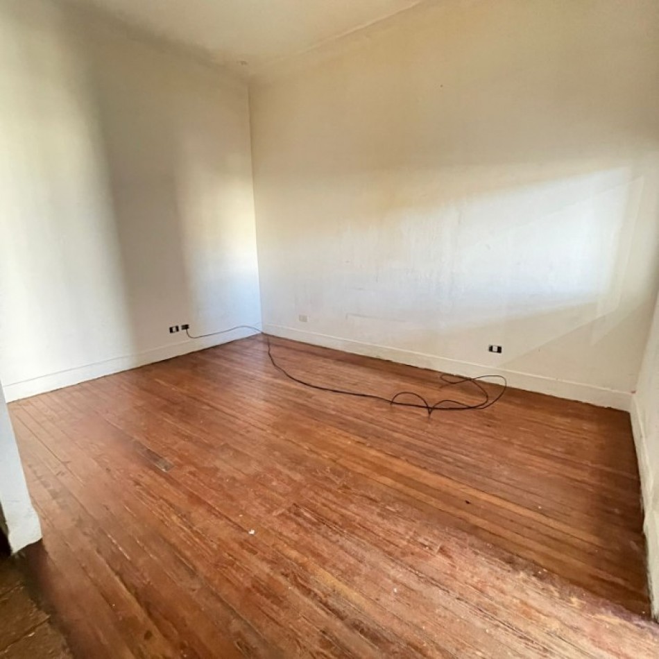 ALQUILER DEPARTAMENTO TIPO PH DE 3 AMBIENTES EN BERNAL.