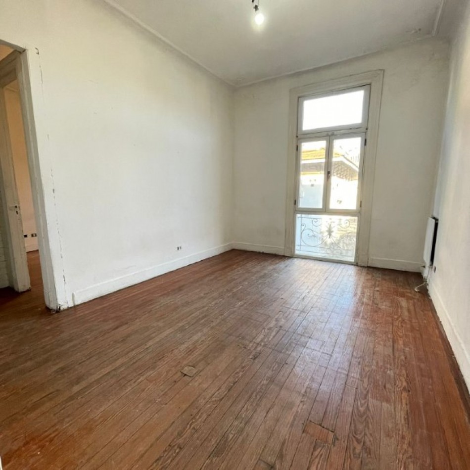 ALQUILER DEPARTAMENTO TIPO PH DE 3 AMBIENTES EN BERNAL.