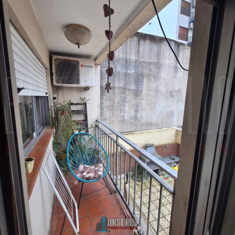 VENTA DEPARTAMENTO DE 4 AMBIENTES CON BALCON, QUILMES CENTRO.