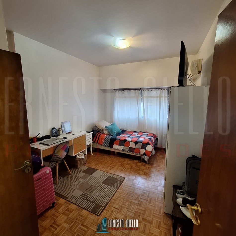 VENTA DEPARTAMENTO DE 4 AMBIENTES CON BALCON, QUILMES CENTRO.