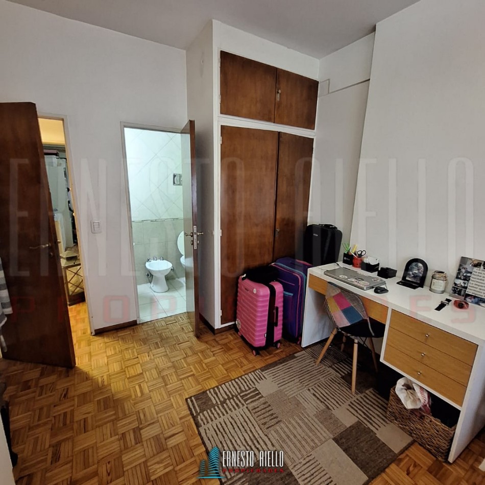 VENTA DEPARTAMENTO DE 4 AMBIENTES CON BALCON, QUILMES CENTRO.