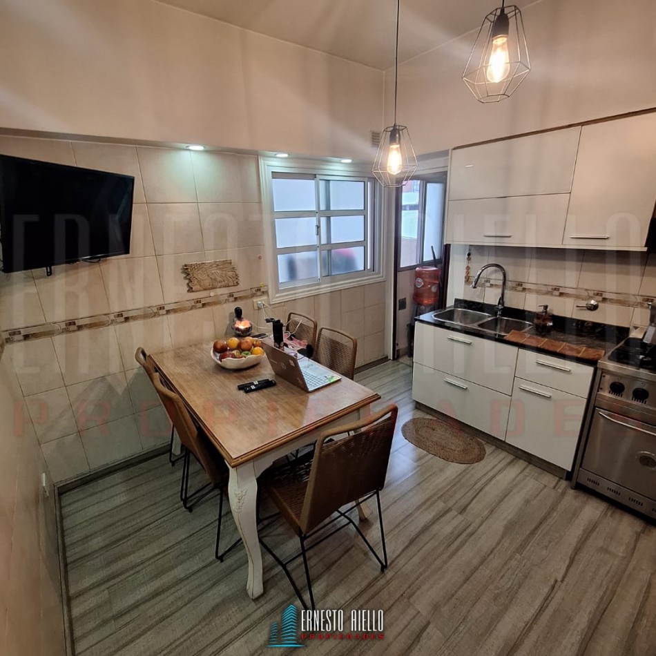 VENTA DEPARTAMENTO DE 4 AMBIENTES CON BALCON, QUILMES CENTRO.