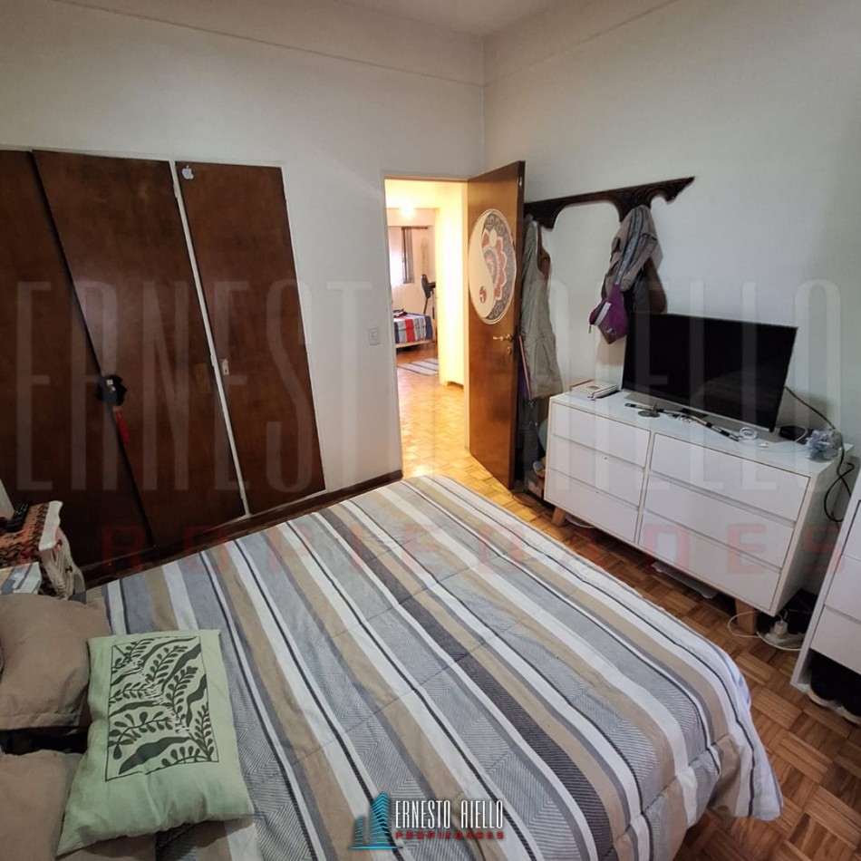 VENTA DEPARTAMENTO DE 4 AMBIENTES CON BALCON, QUILMES CENTRO.