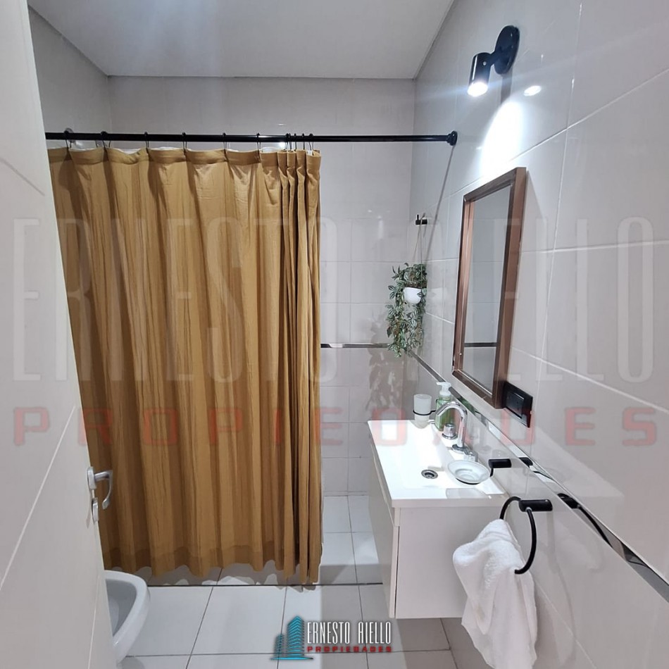 VENTA DEPARTAMENTO AMOBLADO DOS AMBIENTES CON BALCON EN QUILMES CENTRO.