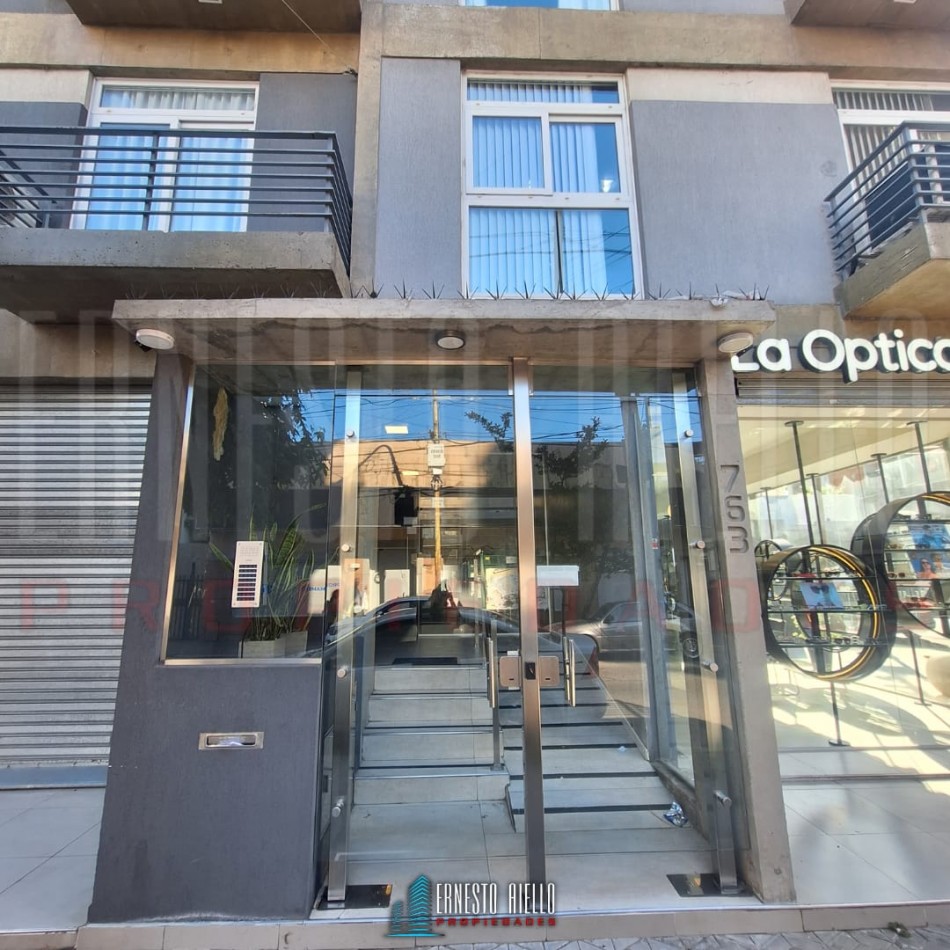 VENTA DEPARTAMENTO AMOBLADO DOS AMBIENTES CON BALCON EN QUILMES CENTRO.