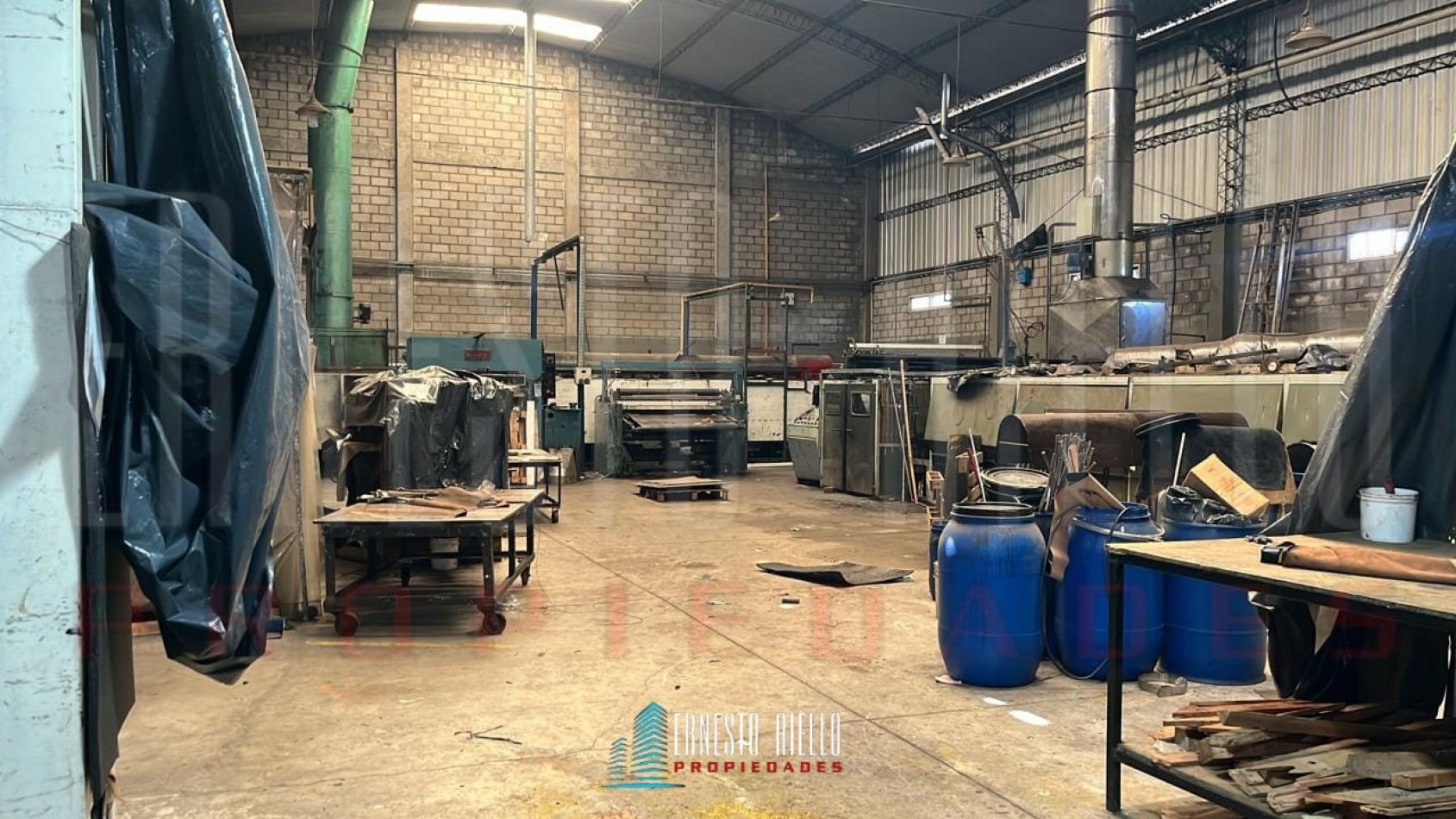 VENTA GALPON DE 800 MTS2 EN WILDE.