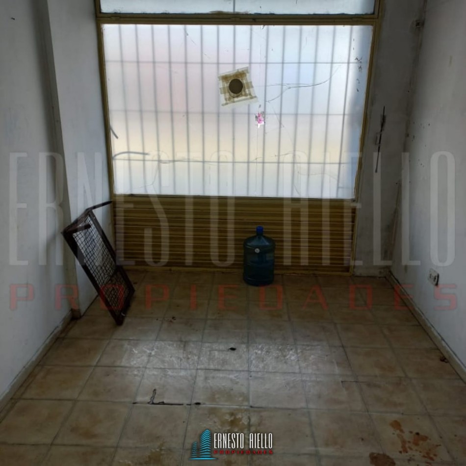 VENTA DE INMUEBLE COMERCIAL EX POLICLINICA HABILITADA. ENTRADA Y SALIDA POR AV. MITRE Y CALLE SARMIENTO. EZPELETA ESTE