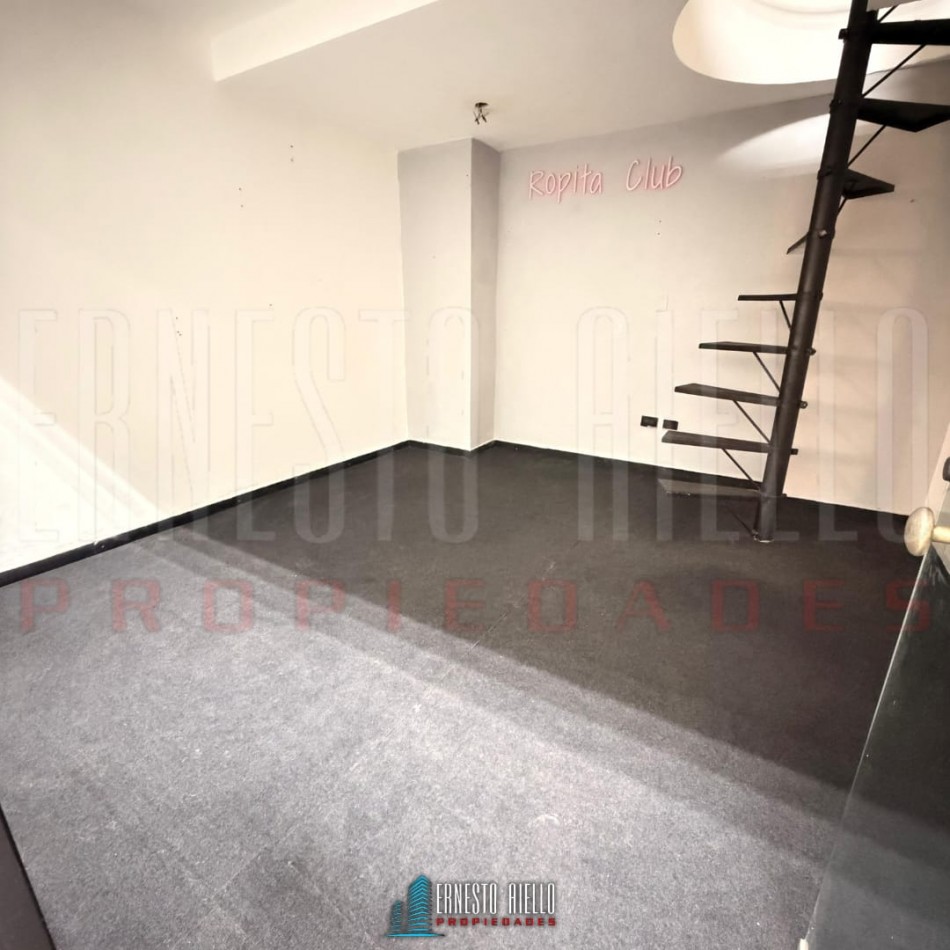 VENTA LOCAL COMERCIAL EN LA GALERIA "LA FRANCESA", QUILMES CENTRO.