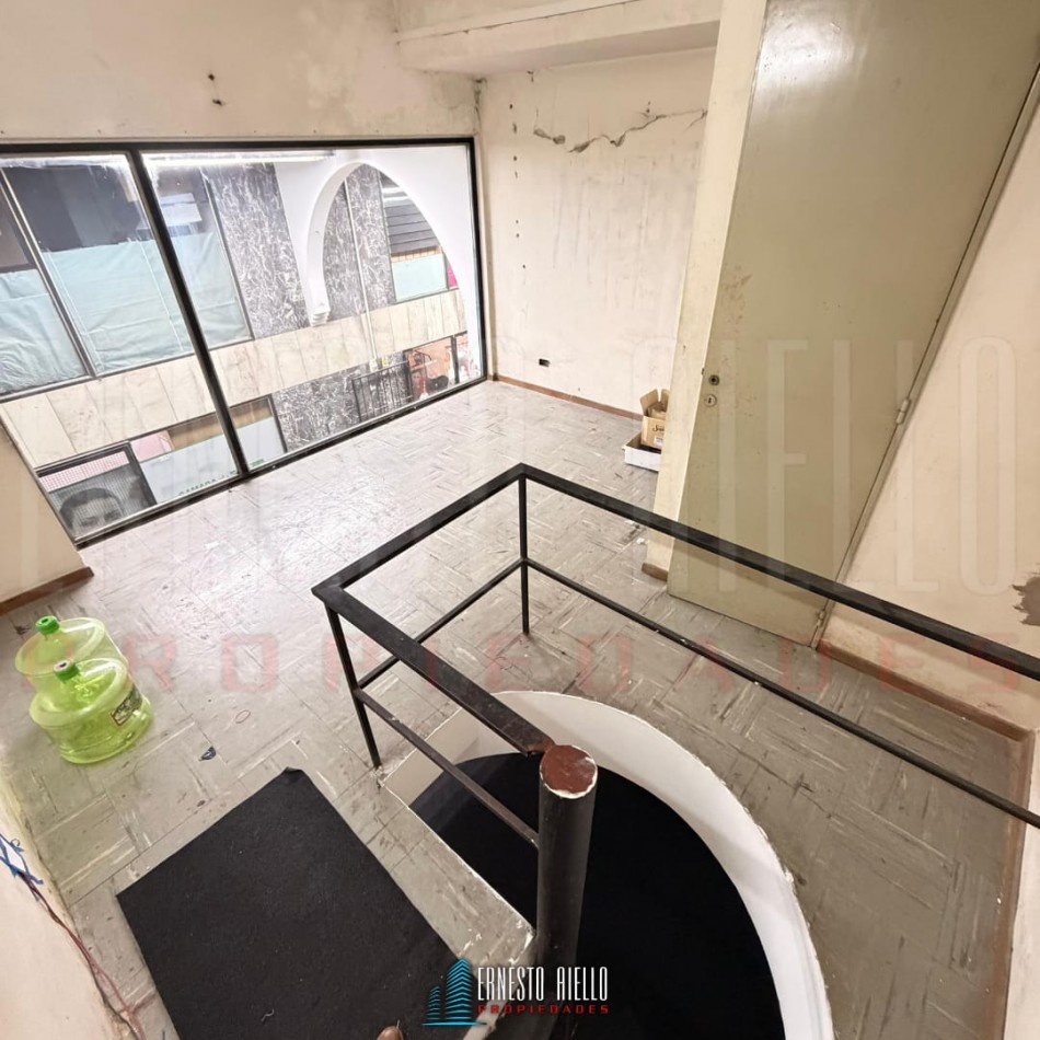 VENTA LOCAL COMERCIAL EN LA GALERIA "LA FRANCESA", QUILMES CENTRO.