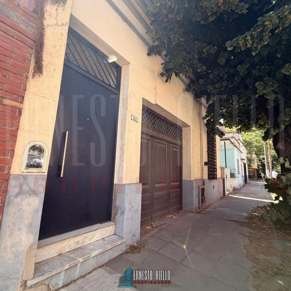 VENTA CASA IDEAL INVERSOR. SARMIENTO N° 988. MEDIDAS 9 DE FRENTE POR 28.27 DE FONDO. QUILMES CENTRO