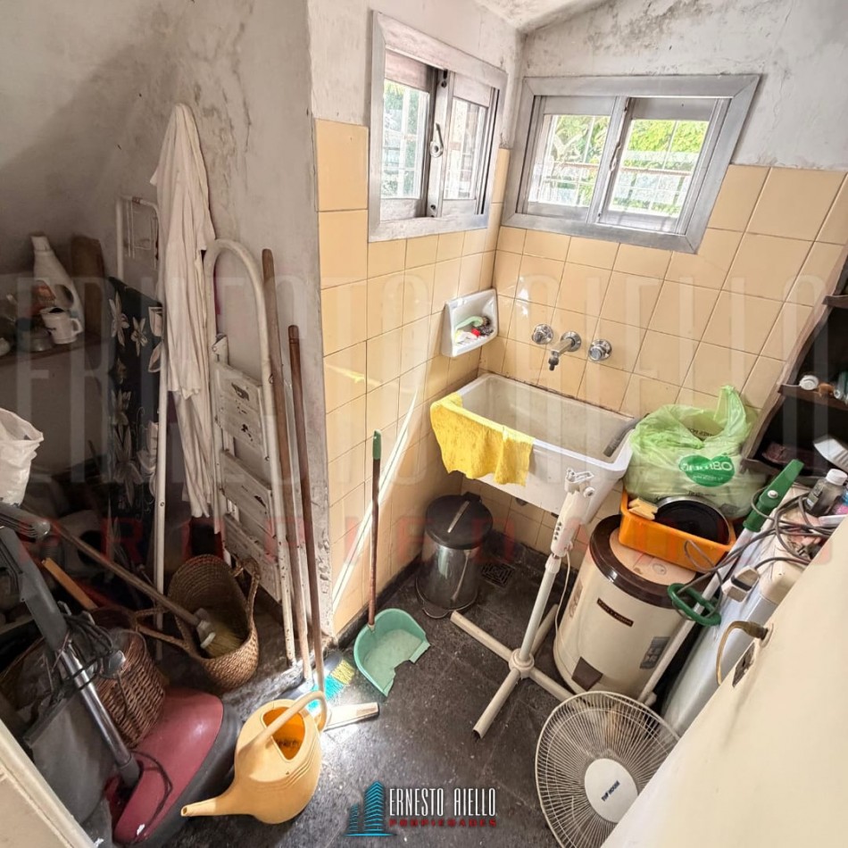 VENTA CASA IDEAL INVERSOR. SARMIENTO N° 988. MEDIDAS 9 DE FRENTE POR 28.27 DE FONDO. QUILMES CENTRO