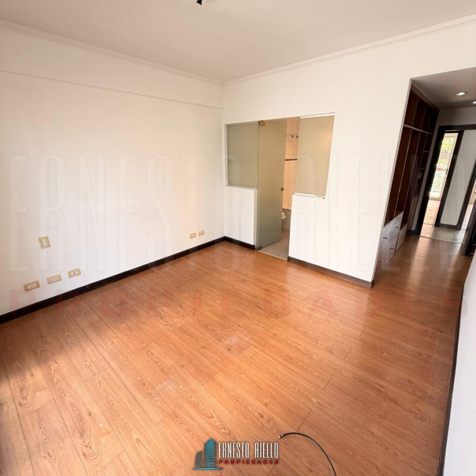 Alquiler excelente piso 4 amb en Olavarria 107. Quilmes centro.