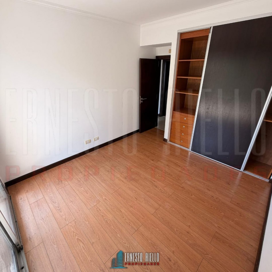 Alquiler excelente piso 4 amb en Olavarria 107. Quilmes centro.