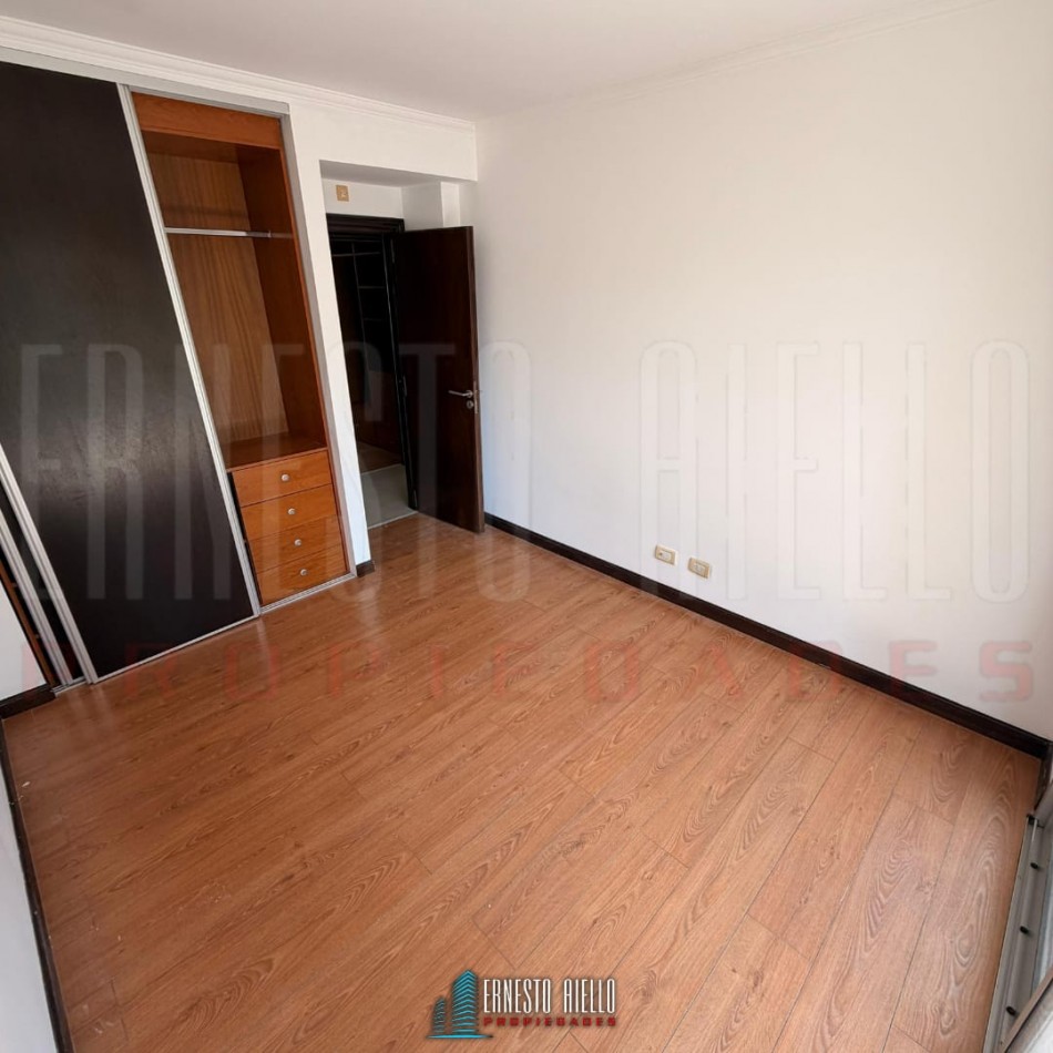 Alquiler excelente piso 4 amb en Olavarria 107. Quilmes centro.