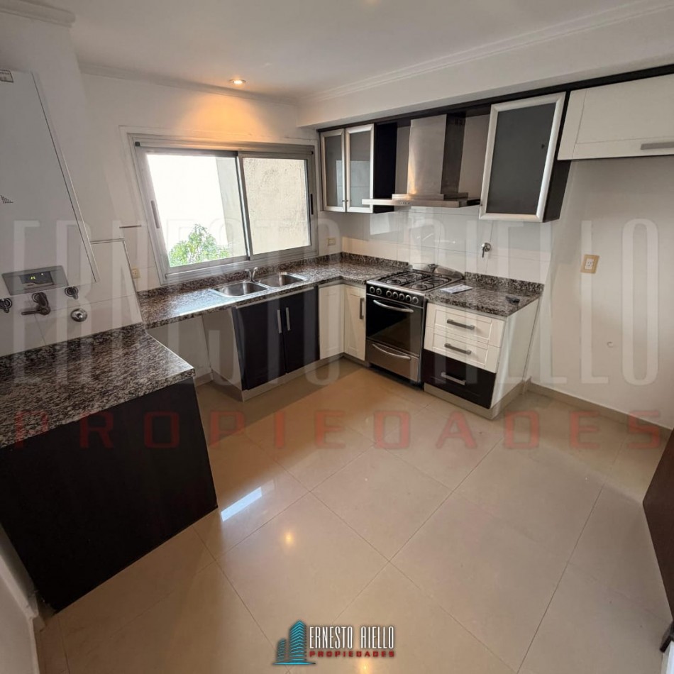 Alquiler excelente piso 4 amb en Olavarria 107. Quilmes centro.