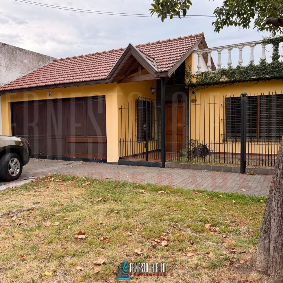 VENTA PRECIOSA CASA DE 4 AMBIENTES. QUILMES OESTE