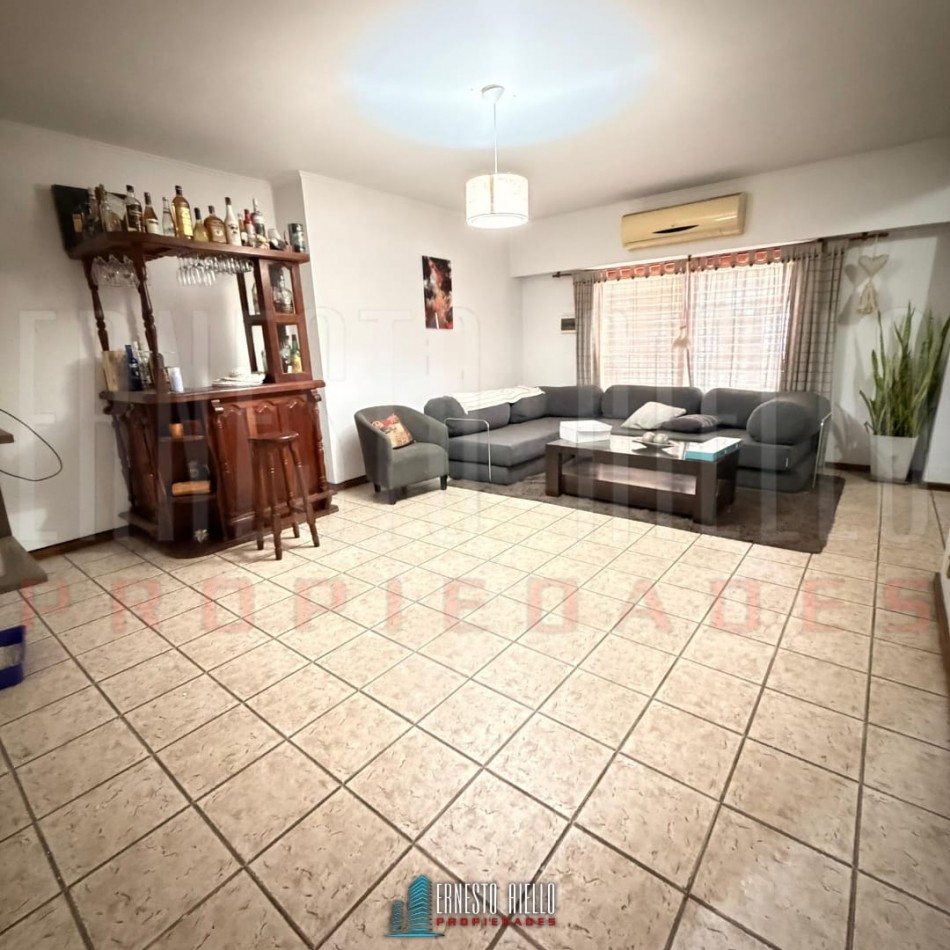 VENTA PRECIOSA CASA DE 4 AMBIENTES. QUILMES OESTE