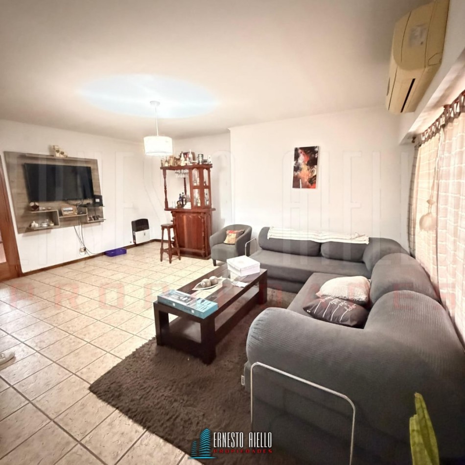 VENTA PRECIOSA CASA DE 4 AMBIENTES. QUILMES OESTE