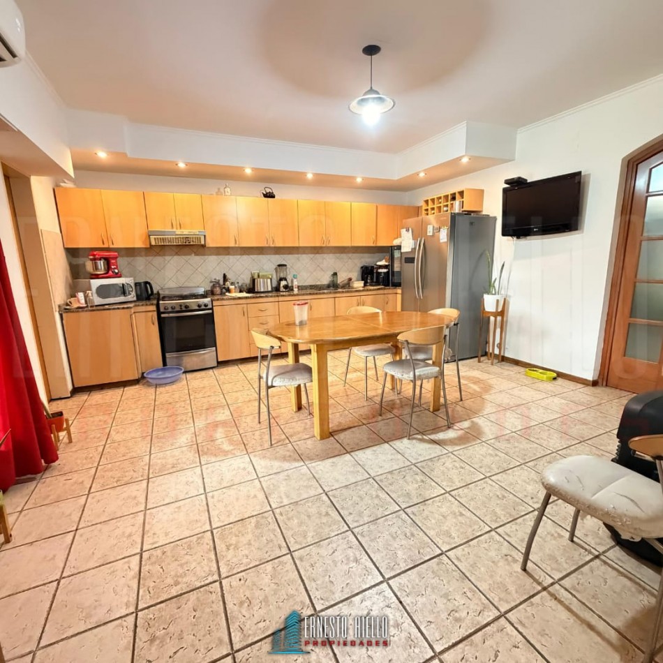 VENTA PRECIOSA CASA DE 4 AMBIENTES. QUILMES OESTE