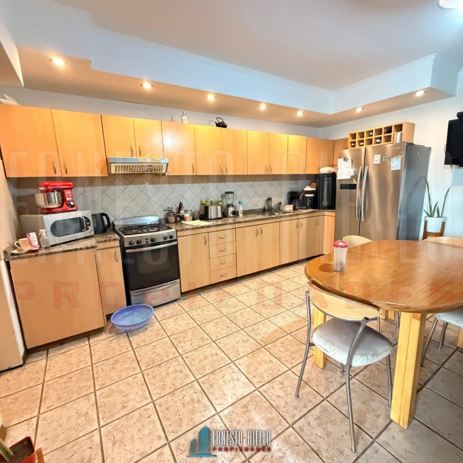 VENTA PRECIOSA CASA DE 4 AMBIENTES. QUILMES OESTE