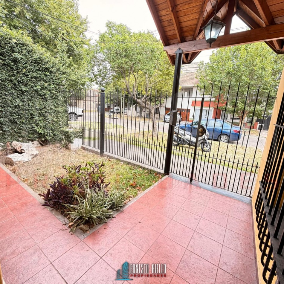 VENTA PRECIOSA CASA DE 4 AMBIENTES. QUILMES OESTE