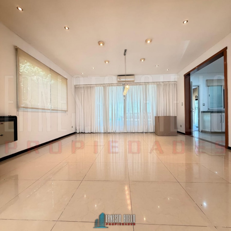 ALQUILER CASA DE 5 AMBIENTES. BARRIO LOS TRONCOS, BERAZATEGUI.