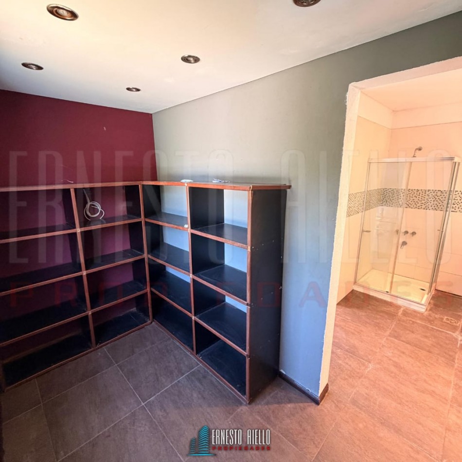 ALQUILER CASA DE 5 AMBIENTES. BARRIO LOS TRONCOS, BERAZATEGUI.