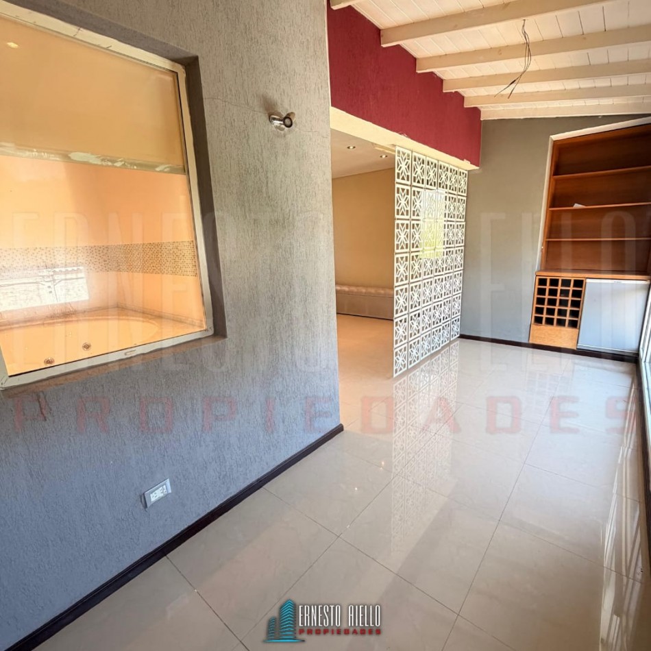 ALQUILER CASA DE 5 AMBIENTES. BARRIO LOS TRONCOS, BERAZATEGUI.