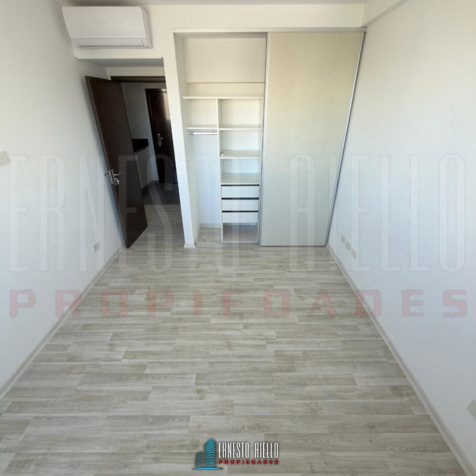 ¡ALQUILER DEPTO TRES AMBIENTES CON BALCON Y COCHERA EN SUBSUELO, QUILMES CENTRO!