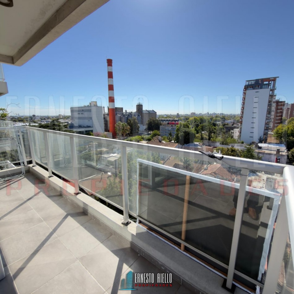 ¡ALQUILER DEPTO TRES AMBIENTES CON BALCON Y COCHERA EN SUBSUELO, QUILMES CENTRO!