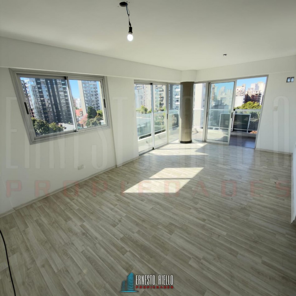 ¡ALQUILER DEPTO TRES AMBIENTES CON BALCON Y COCHERA EN SUBSUELO, QUILMES CENTRO!