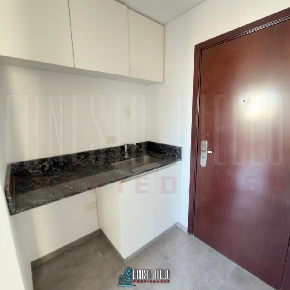 ¡ALQUILER DEPTO TRES AMBIENTES CON BALCON Y COCHERA EN SUBSUELO, QUILMES CENTRO!