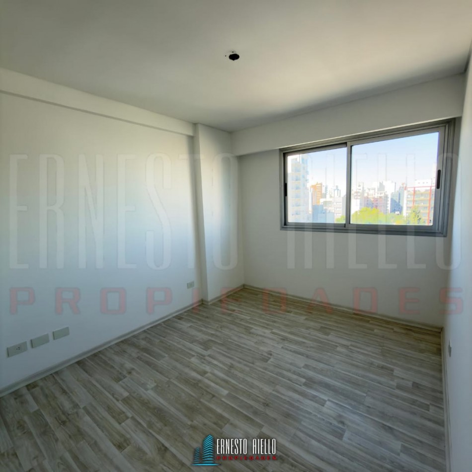 ¡ALQUILER DEPTO TRES AMBIENTES CON BALCON Y COCHERA EN SUBSUELO, QUILMES CENTRO!