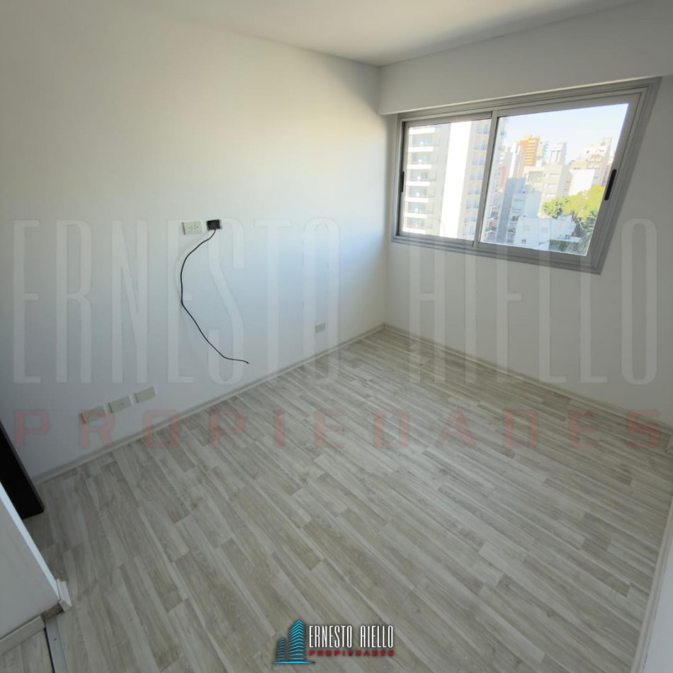 ¡ALQUILER DEPTO TRES AMBIENTES CON BALCON Y COCHERA EN SUBSUELO, QUILMES CENTRO!