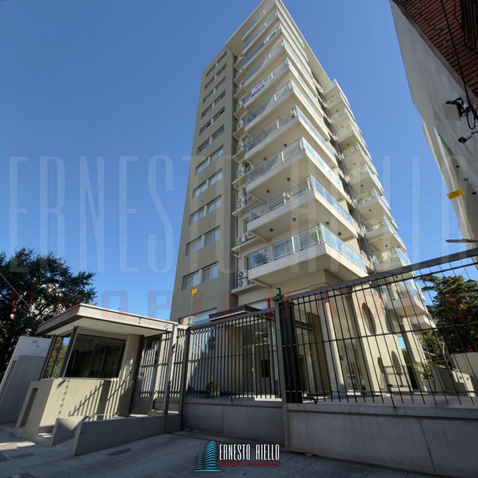 ¡ALQUILER DEPTO TRES AMBIENTES CON BALCON Y COCHERA EN SUBSUELO, QUILMES CENTRO!